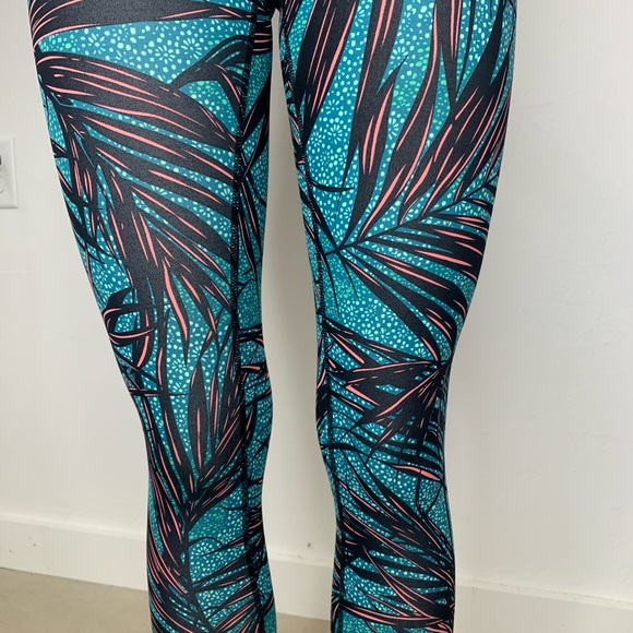RARE LULULEMON LEGGINGS - Picture 2 of 5